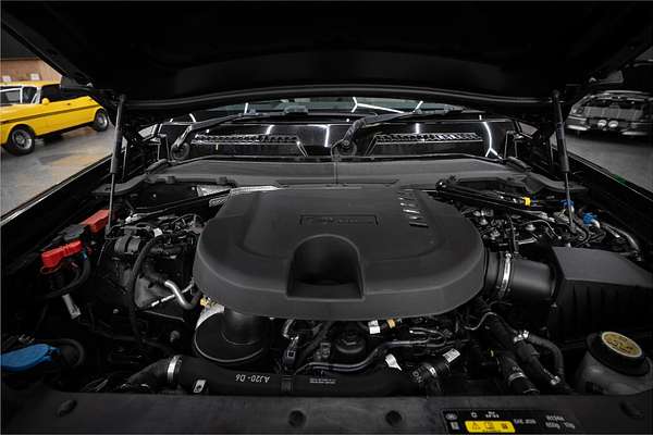 2021 Land Rover Defender 110 D300 SE L663