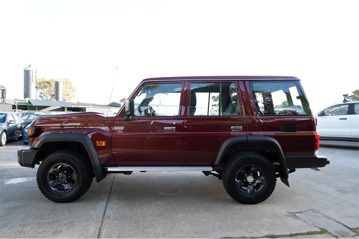 2025 Toyota LANDCRUISER 70 SERIES LC76 GXL + DIFF LOCKS GDJL76R