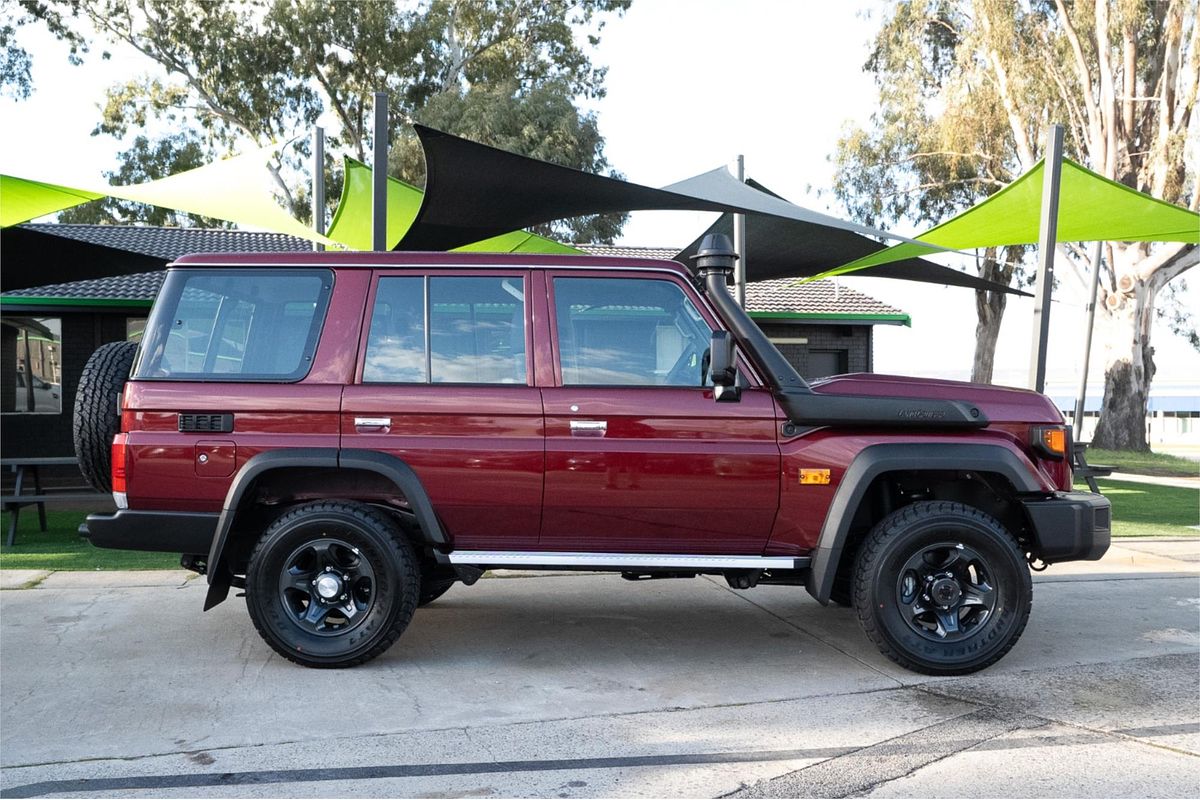 2025 Toyota LANDCRUISER 70 SERIES LC76 GXL + DIFF LOCKS GDJL76R