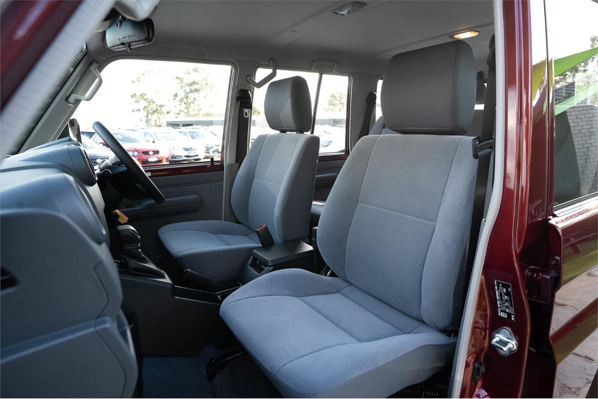 2025 Toyota LANDCRUISER 70 SERIES LC76 GXL + DIFF LOCKS GDJL76R