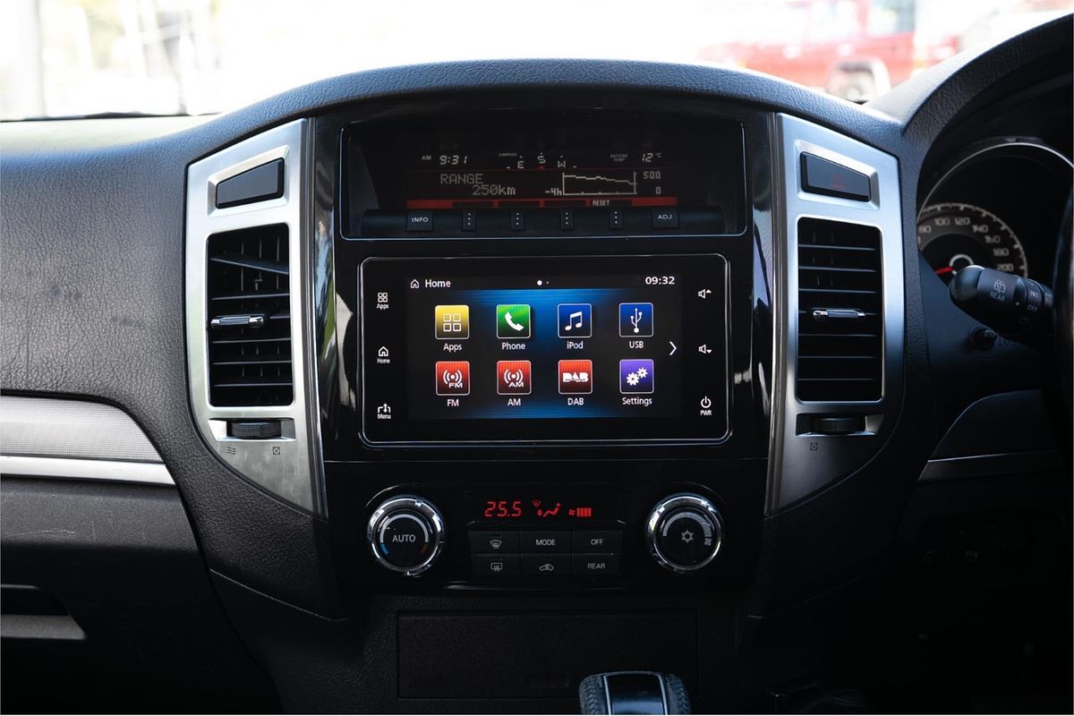 2015 Mitsubishi Pajero GLS NX