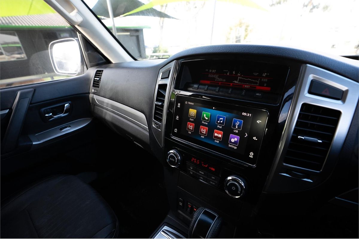 2015 Mitsubishi Pajero GLS NX