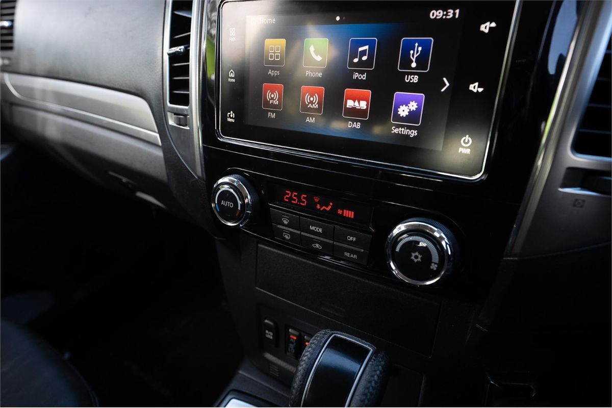 2015 Mitsubishi Pajero GLS NX