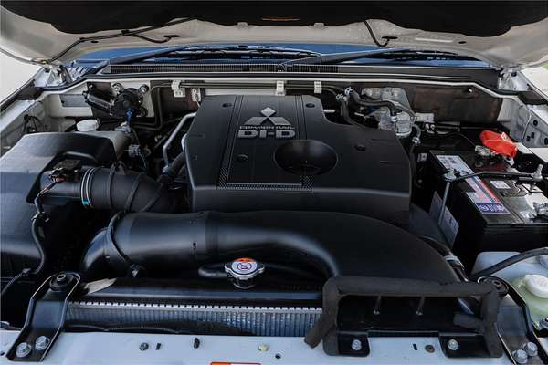 2015 Mitsubishi Pajero GLS NX