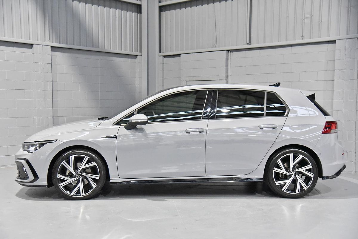 2023 Volkswagen Golf 110TSI R-Line 8