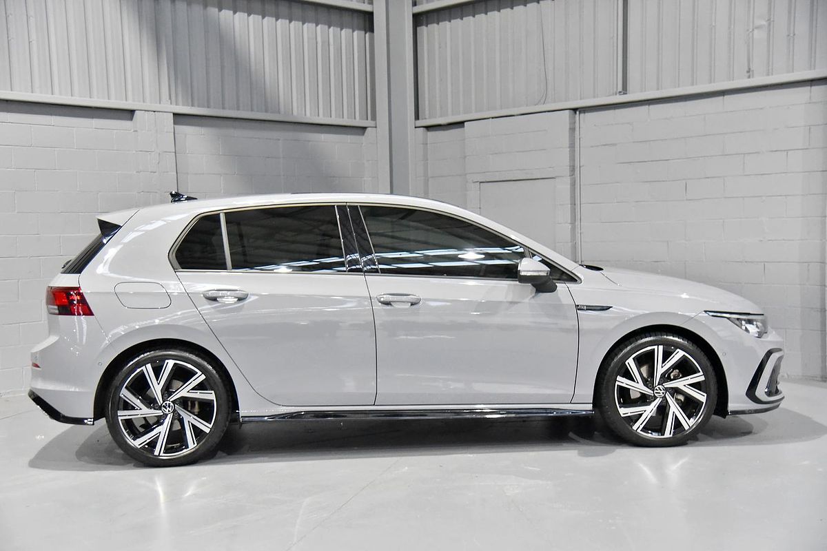 2023 Volkswagen Golf 110TSI R-Line 8