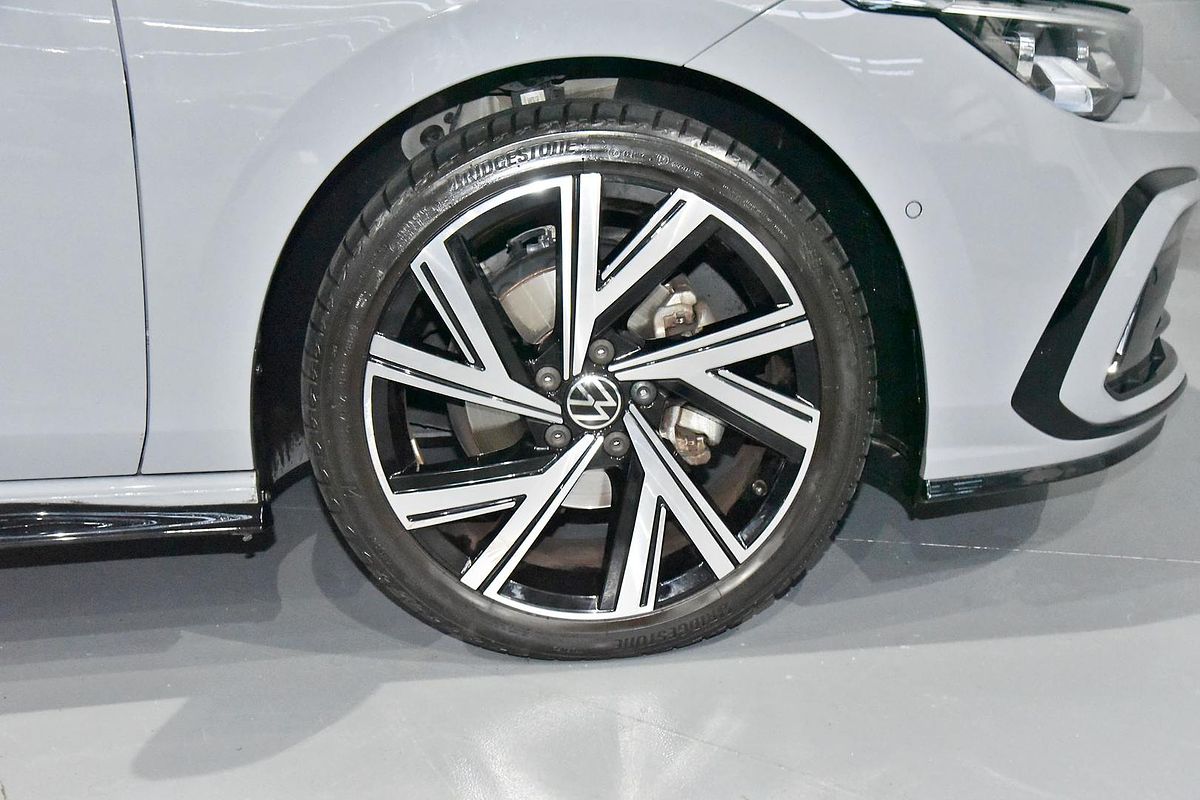 2023 Volkswagen Golf 110TSI R-Line 8