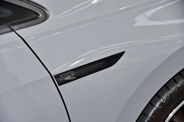 2023 Volkswagen Golf 110TSI R-Line 8