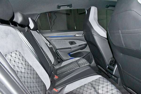 2023 Volkswagen Golf 110TSI R-Line 8