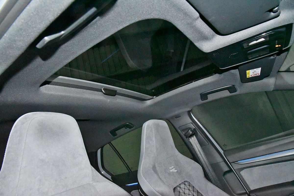 2023 Volkswagen Golf 110TSI R-Line 8