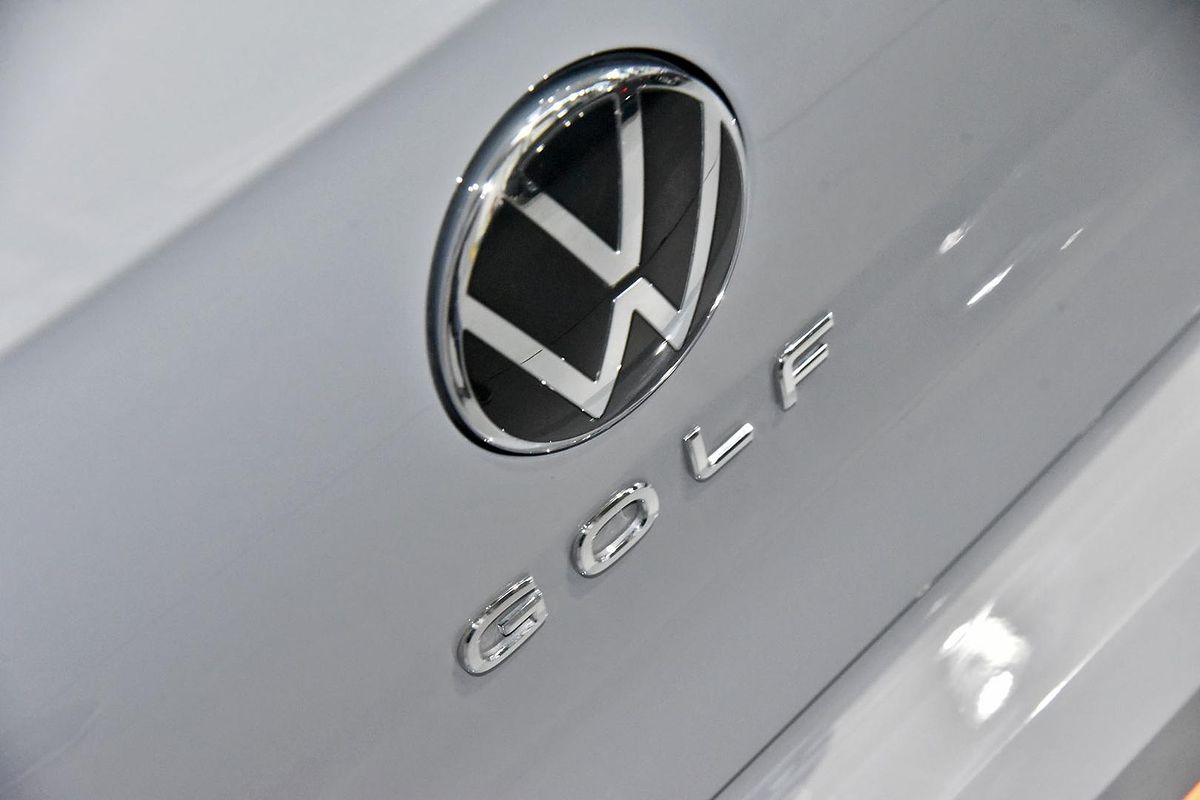 2023 Volkswagen Golf 110TSI R-Line 8