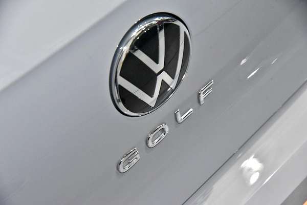 2023 Volkswagen Golf 110TSI R-Line 8