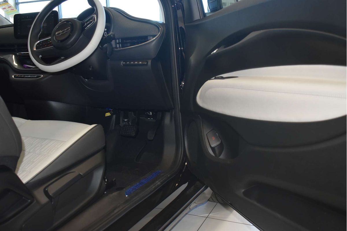 2023 Fiat 500e La Prima