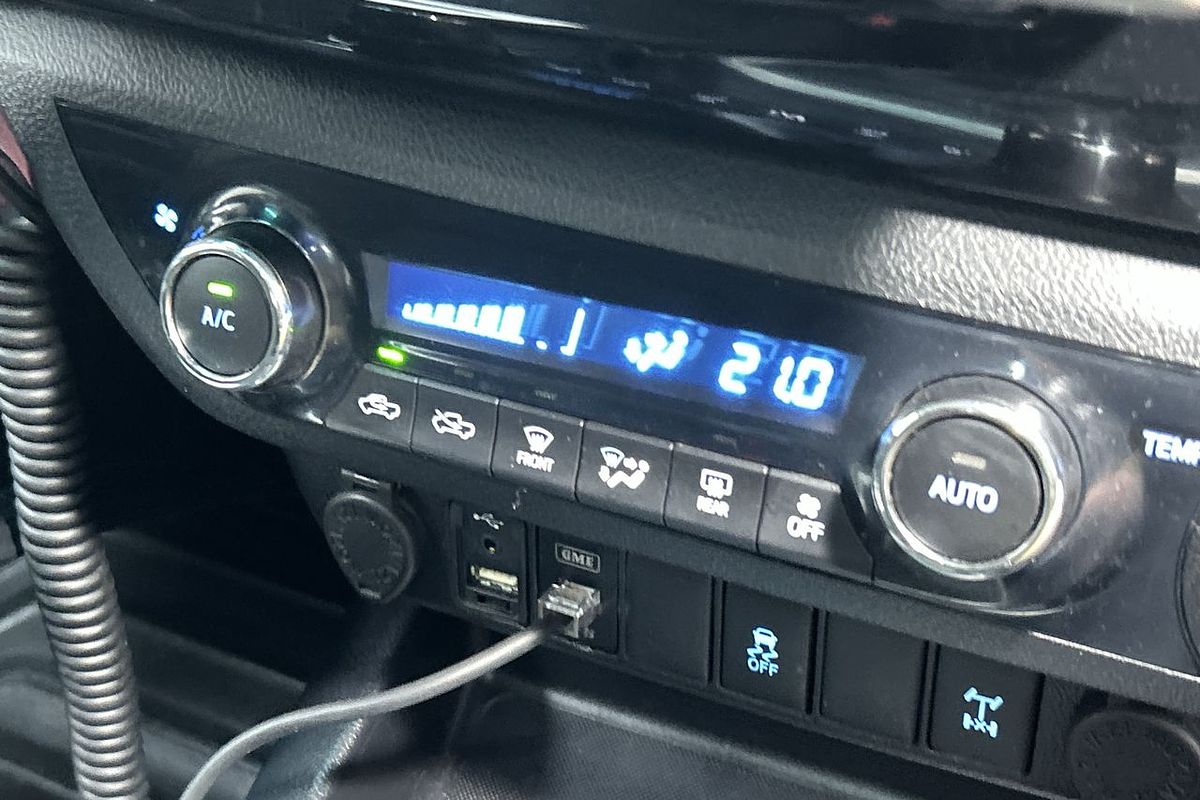 2015 Toyota Hilux SR5 GUN126R 4X4