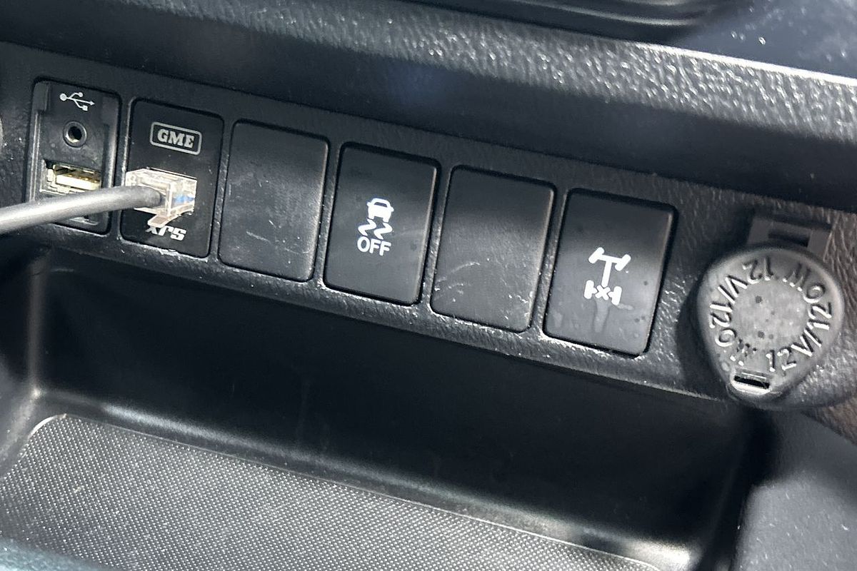 2015 Toyota Hilux SR5 GUN126R 4X4