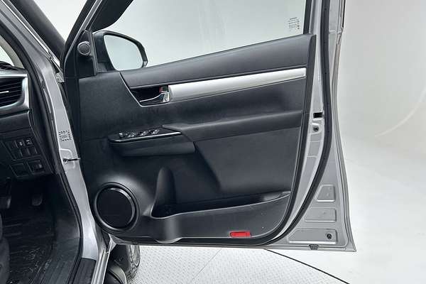 2015 Toyota Hilux SR5 GUN126R 4X4