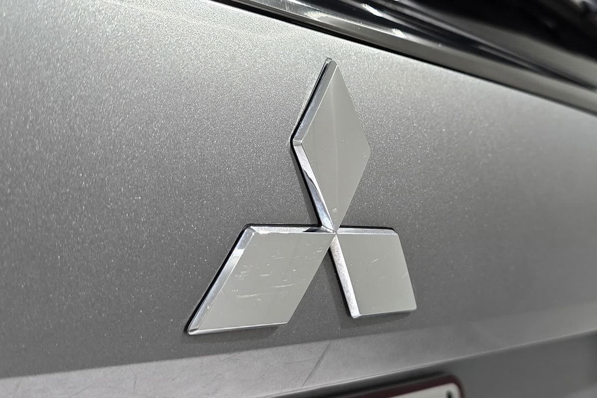 2020 Mitsubishi OUTLANDER OUTLANDER BLACK EDITION 7 SEAT (2WD) ZL2B46