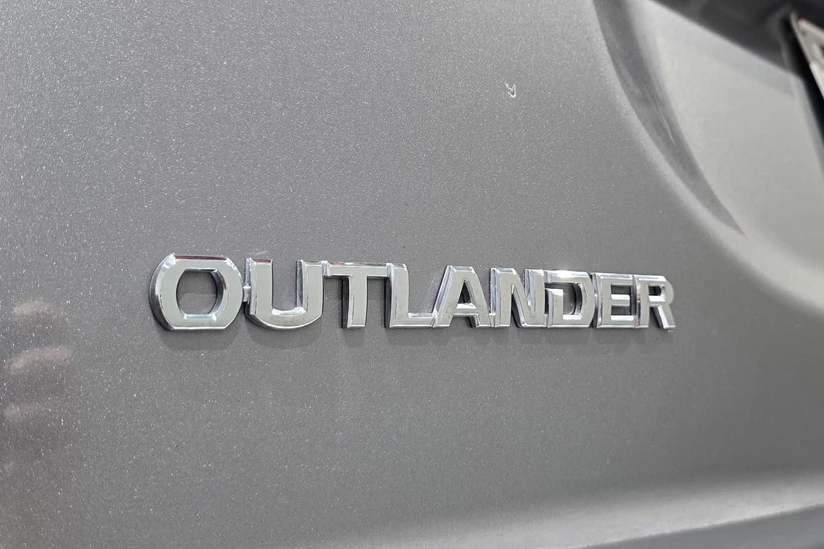 2020 Mitsubishi OUTLANDER OUTLANDER BLACK EDITION 7 SEAT (2WD) ZL2B46