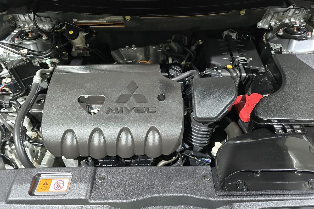 2020 Mitsubishi OUTLANDER OUTLANDER BLACK EDITION 7 SEAT (2WD) ZL2B46