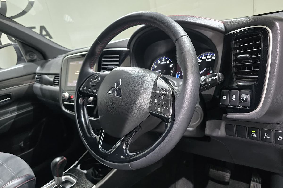 2020 Mitsubishi OUTLANDER OUTLANDER BLACK EDITION 7 SEAT (2WD) ZL2B46