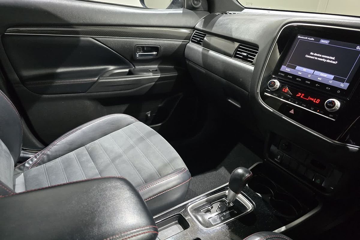 2020 Mitsubishi OUTLANDER OUTLANDER BLACK EDITION 7 SEAT (2WD) ZL2B46