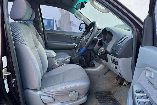 2005 Toyota Hilux SR5 GGN25R 4X4