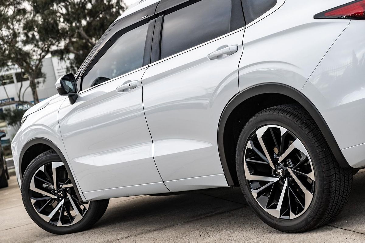 2023 Mitsubishi Outlander Exceed ZM