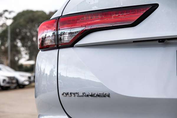 2023 Mitsubishi Outlander Exceed ZM