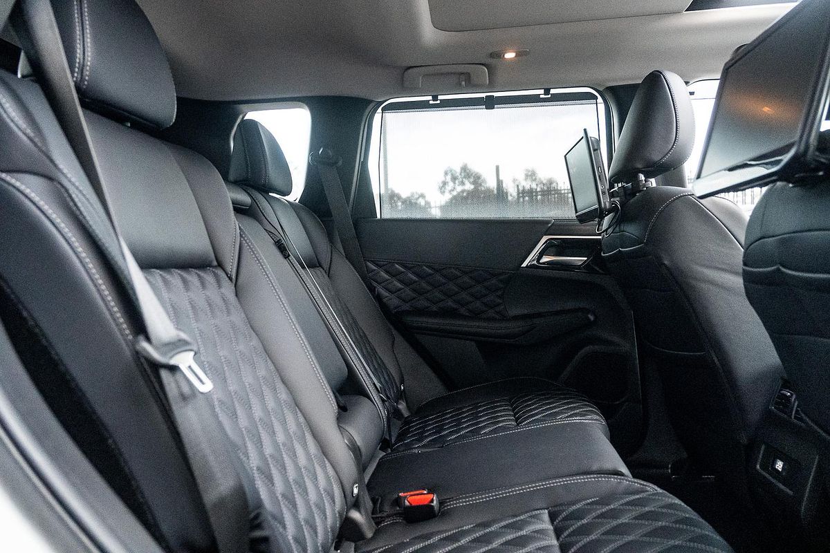 2023 Mitsubishi Outlander Exceed ZM