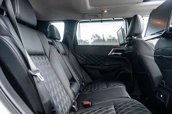 2023 Mitsubishi Outlander Exceed ZM