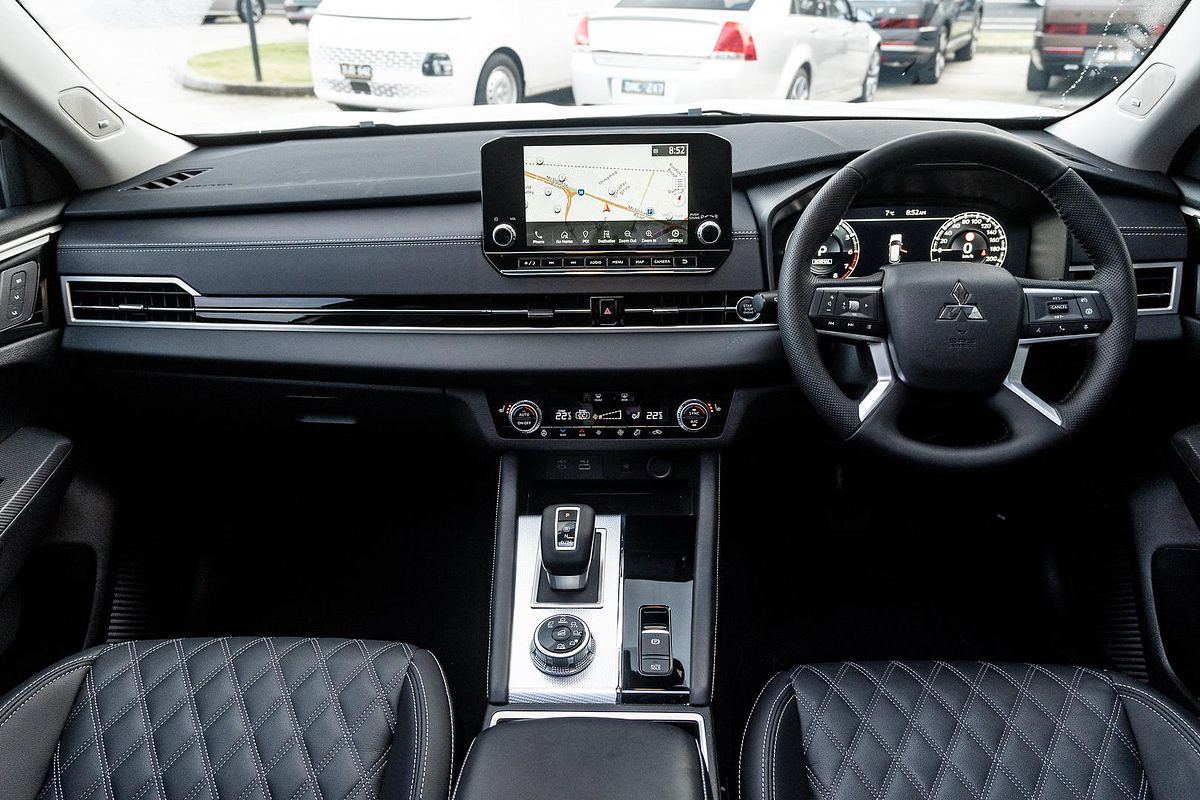 2023 Mitsubishi Outlander Exceed ZM