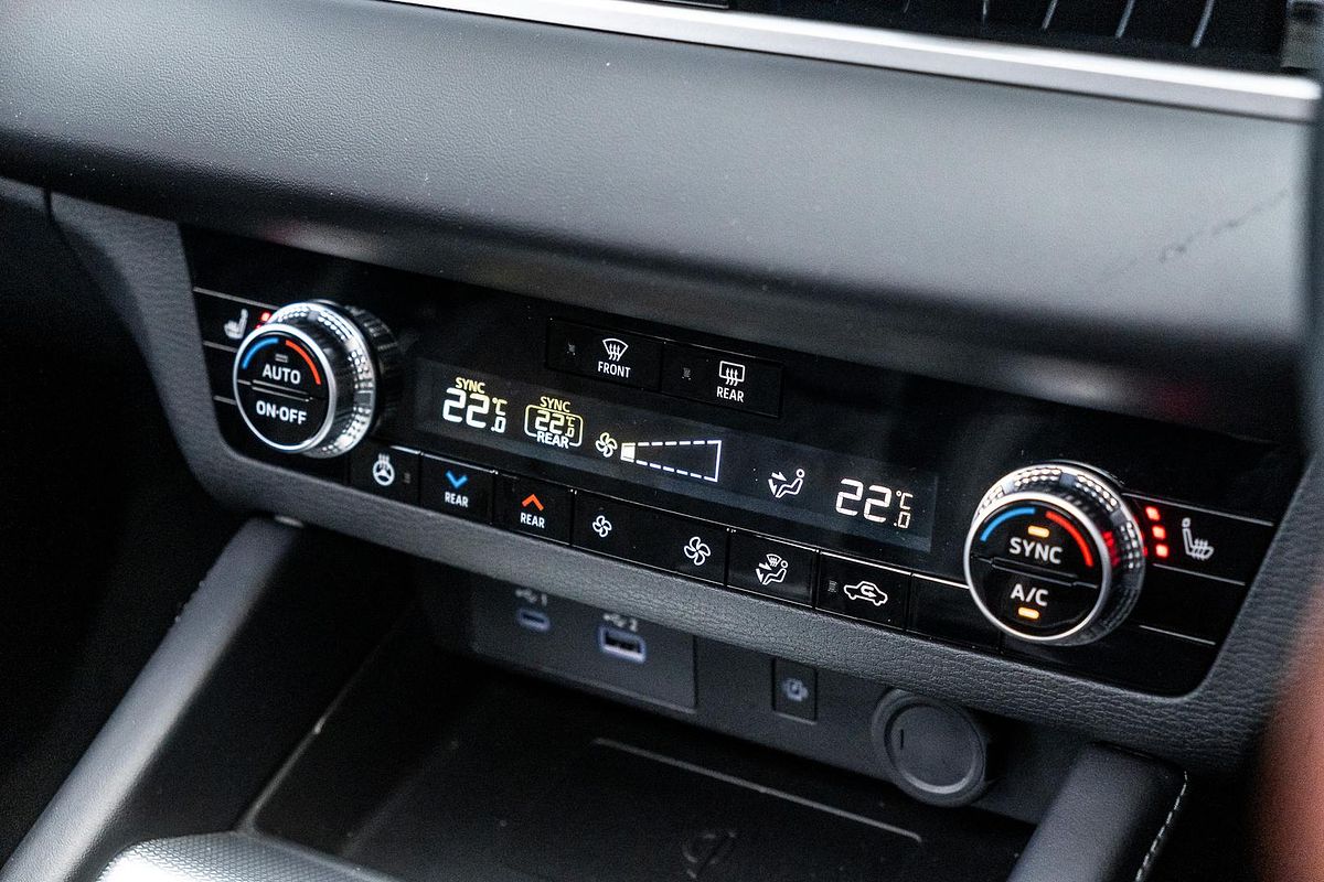 2023 Mitsubishi Outlander Exceed ZM