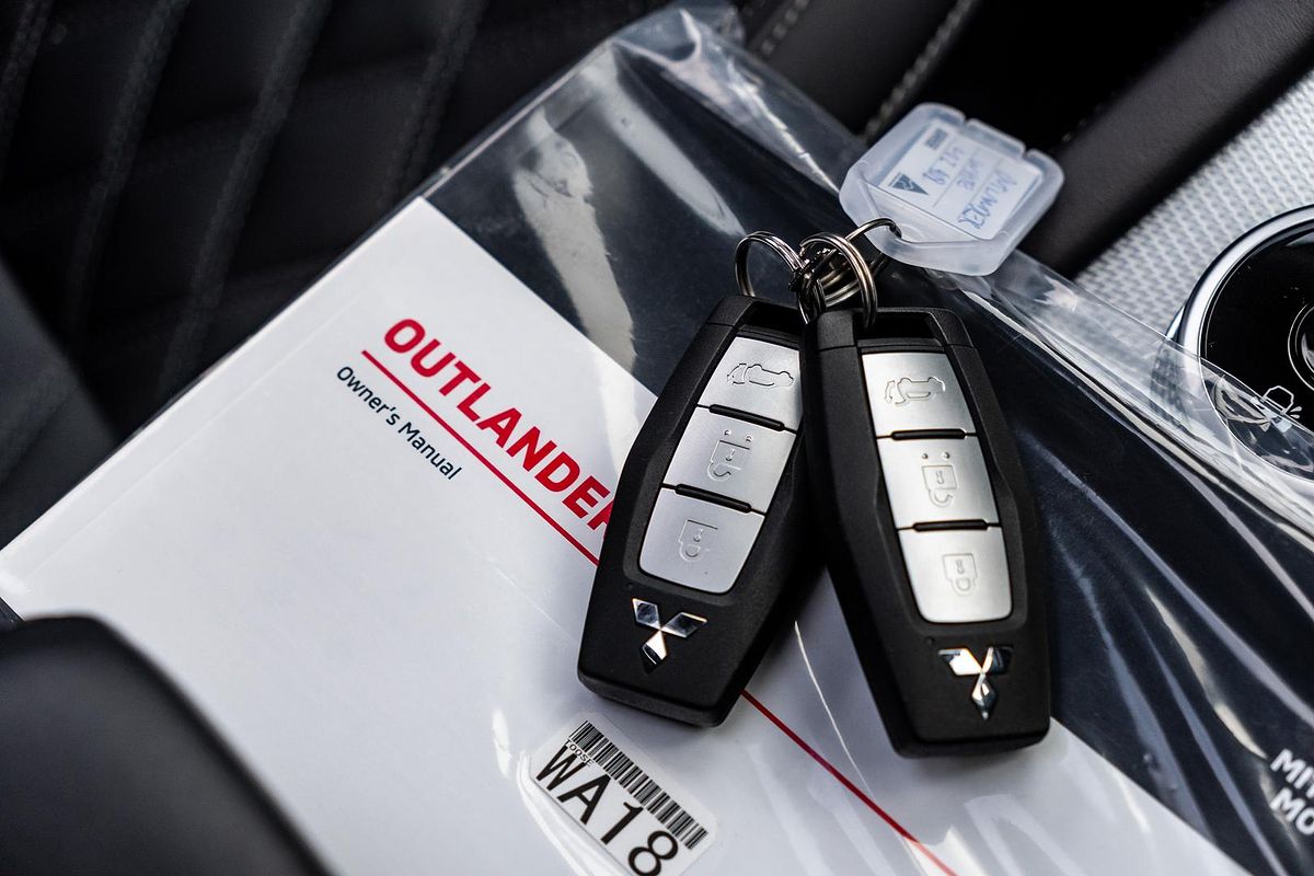 2023 Mitsubishi Outlander Exceed ZM