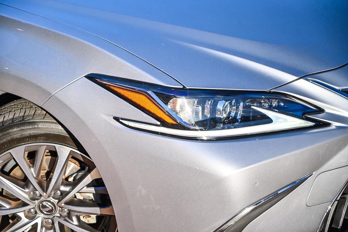 2021 Lexus ES ES300h Luxury AXZH10R