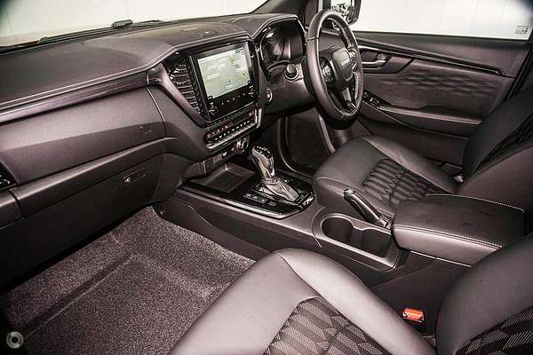 2024 Isuzu D-MAX BLADE 4X4