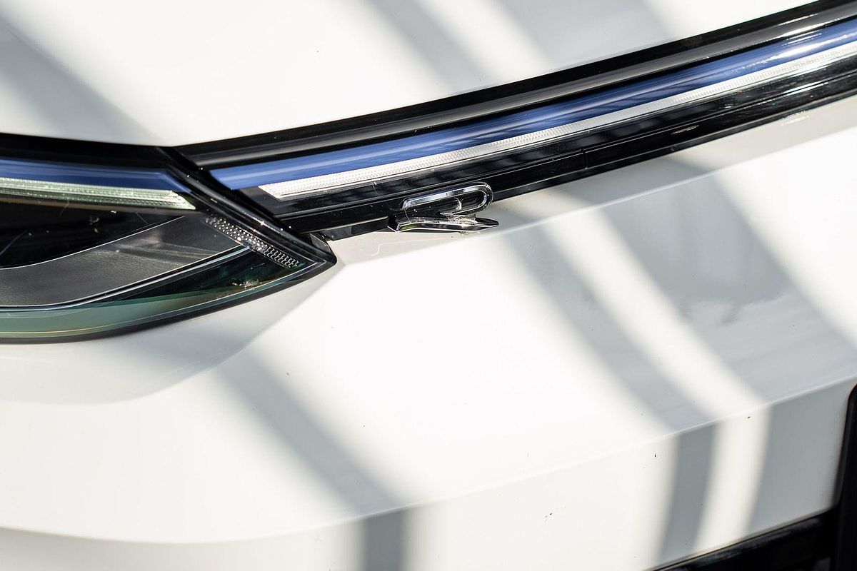 2022 Volkswagen Golf R 8