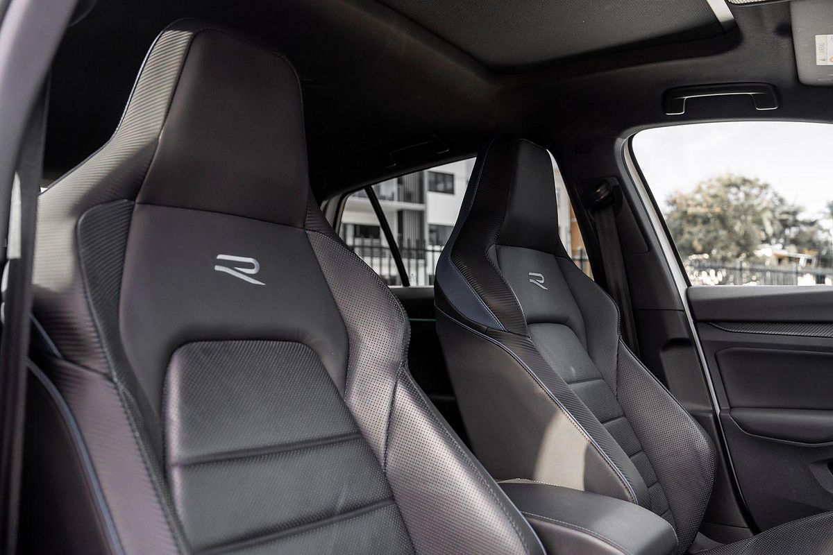 2022 Volkswagen Golf R 8