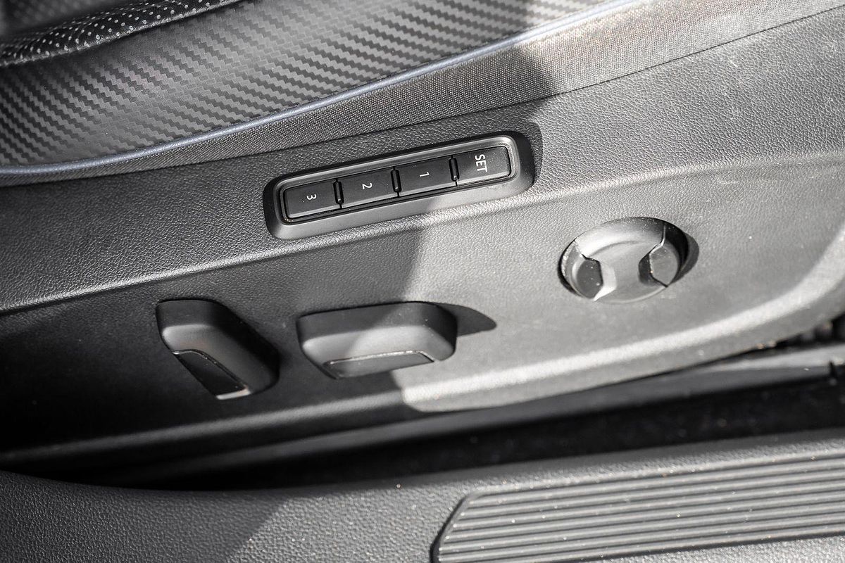 2022 Volkswagen Golf R 8
