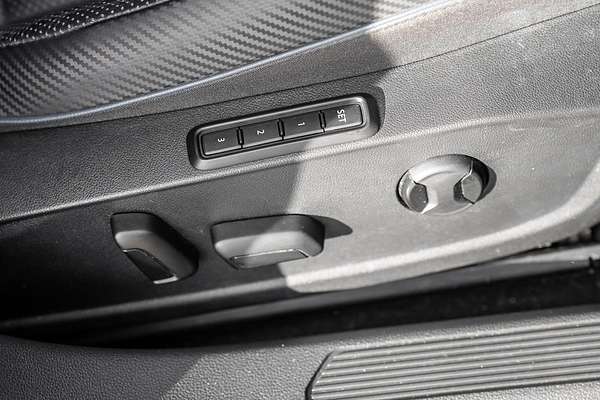 2022 Volkswagen Golf R 8