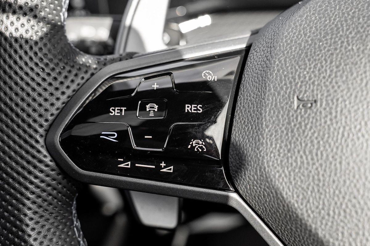 2022 Volkswagen Golf R 8