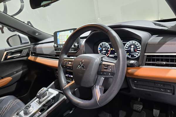2022 Mitsubishi OUTLANDER OUTLANDER EXCEED TOURER 7 SEAT (AWD) ZM4F46