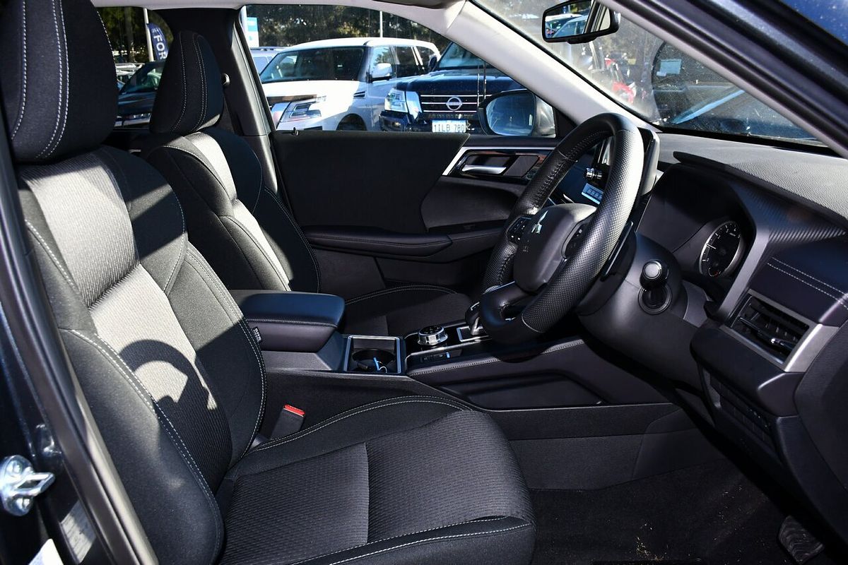 2024 Mitsubishi Outlander LS ZM