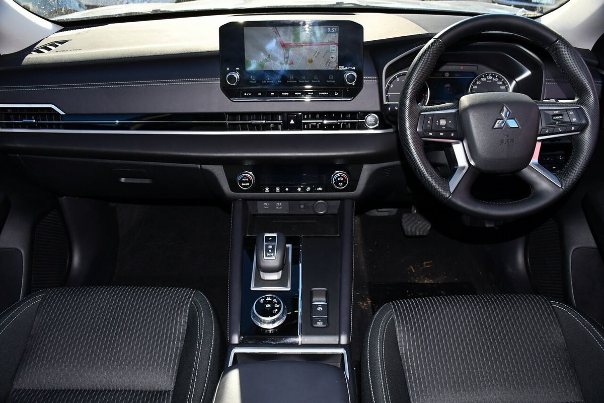 2024 Mitsubishi Outlander LS ZM