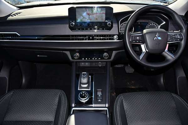 2024 Mitsubishi Outlander LS ZM