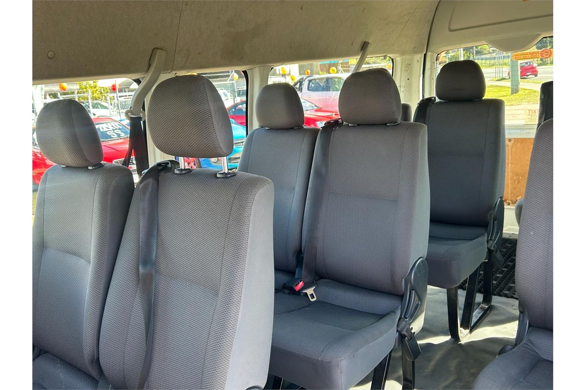 2013 Toyota Hiace Commuter TRH223R
