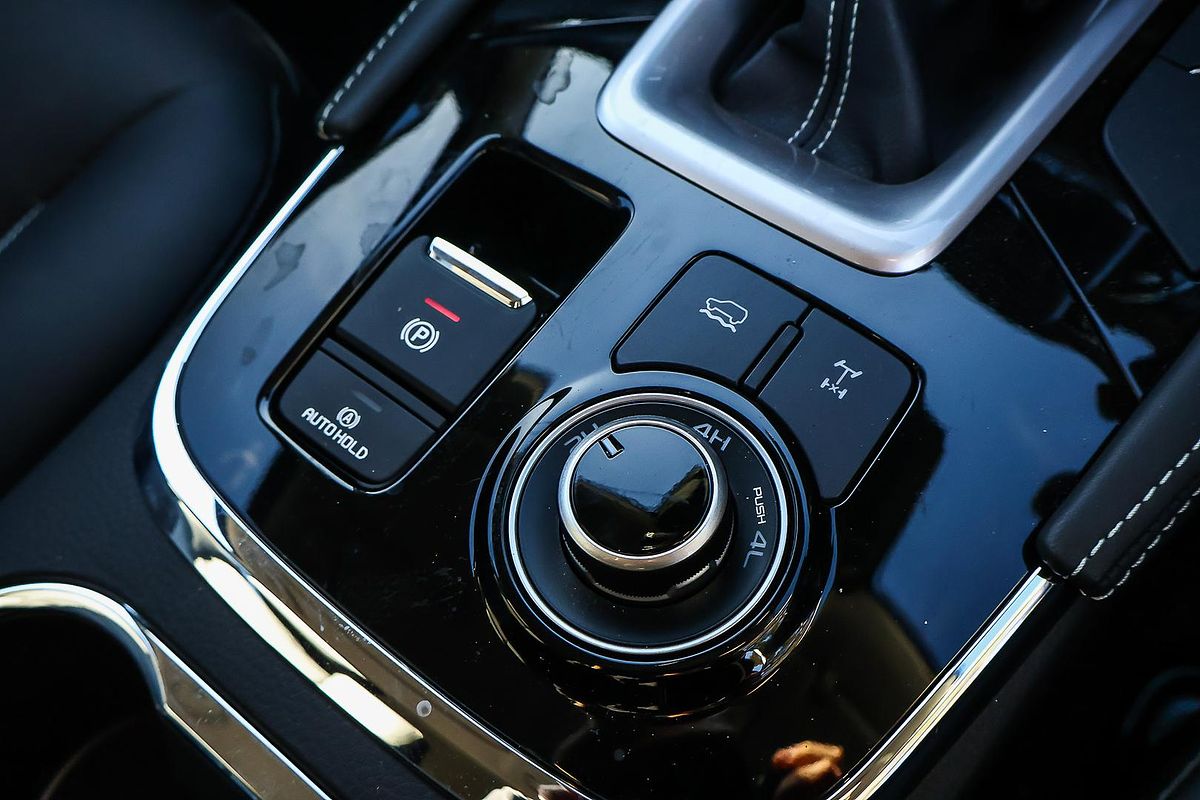 2025 Isuzu MU-X LS-T