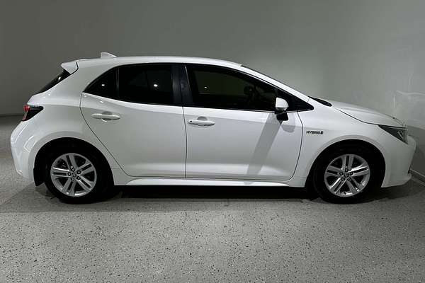 2018 Toyota Corolla SX Hybrid ZWE211R