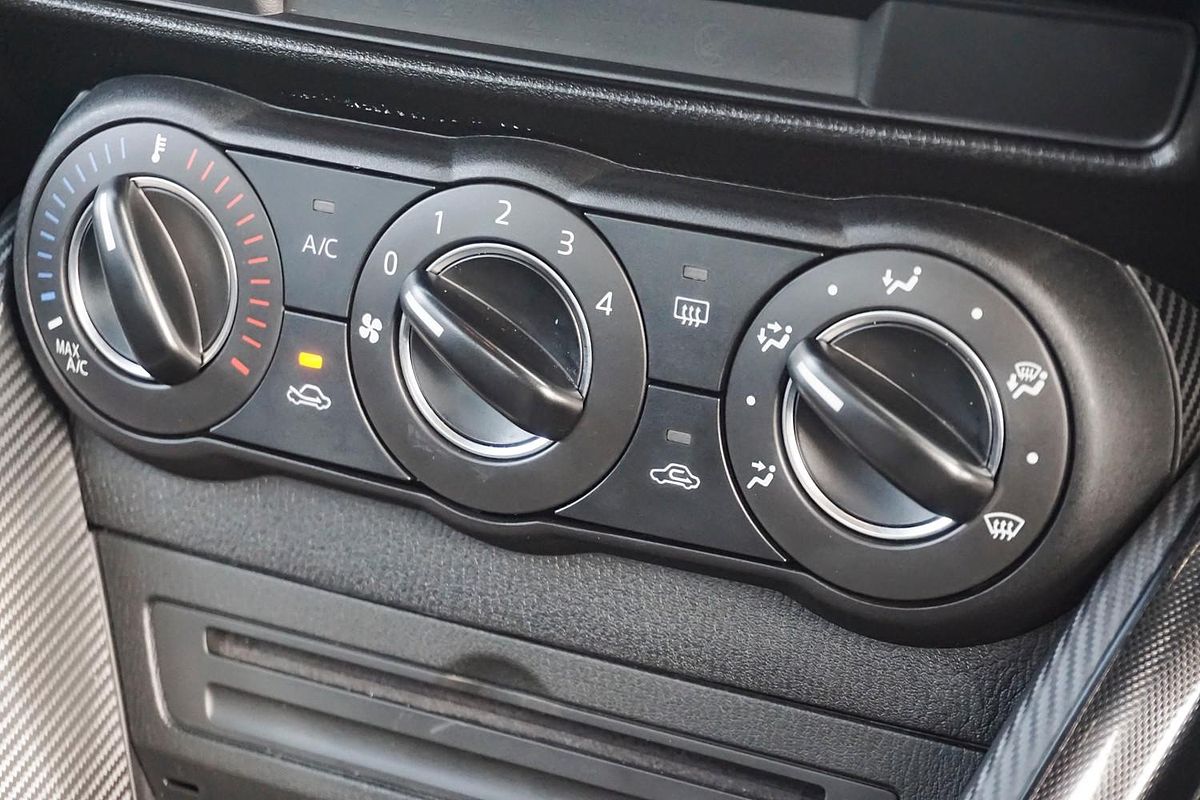 2016 Mazda 2 Maxx DL Series