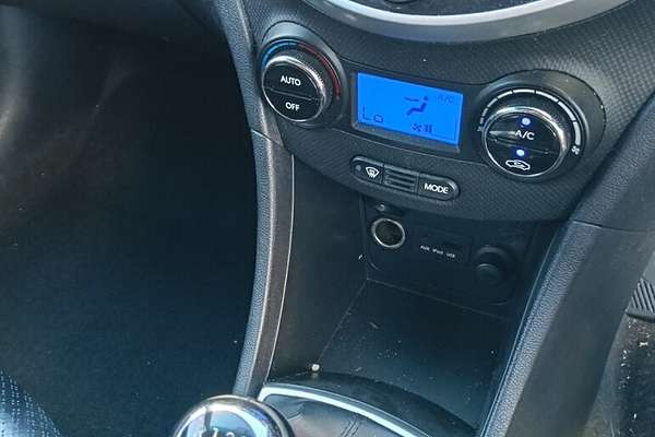 2012 Hyundai Accent Premium RB