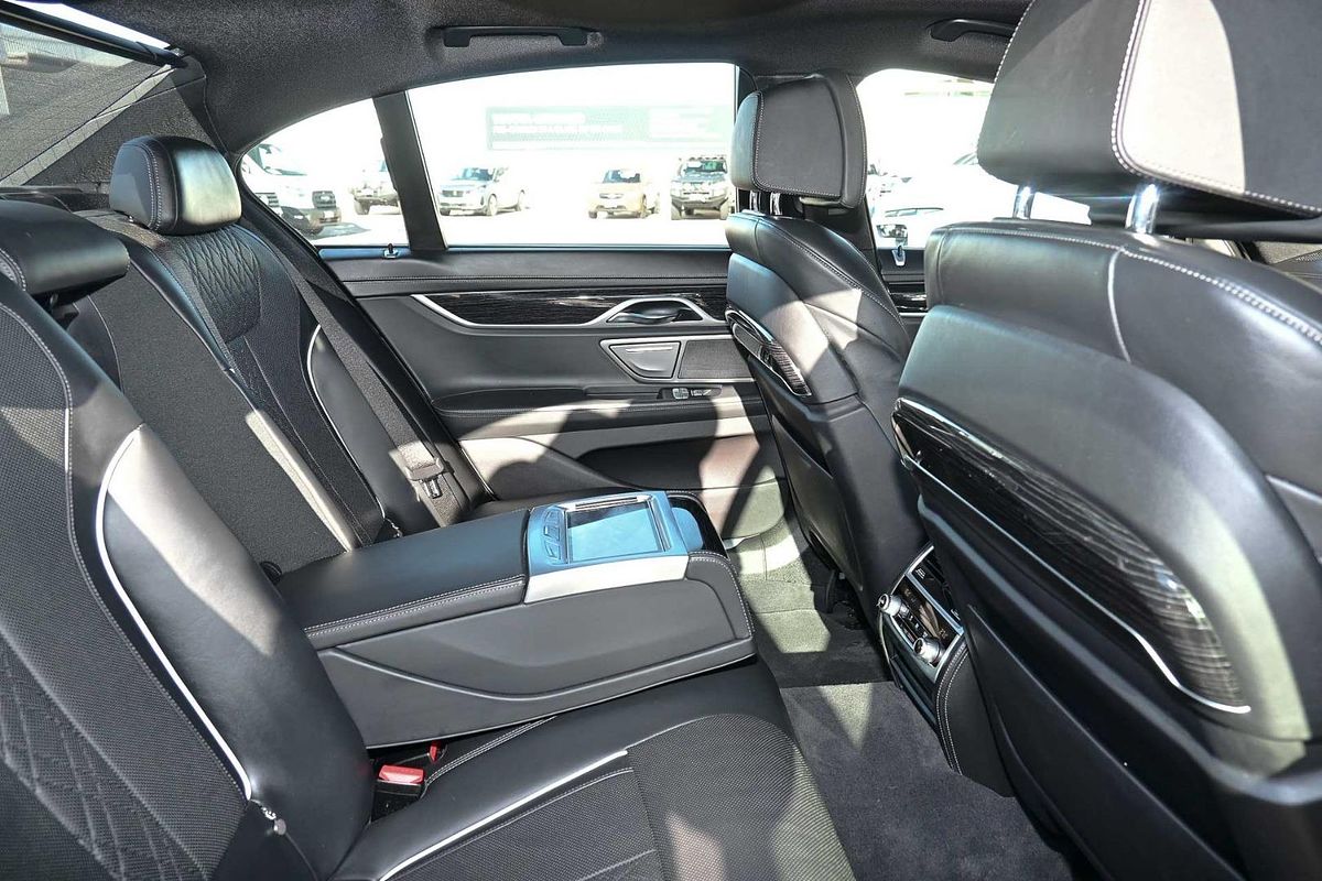 2018 BMW 7 Series 740e iPerformance G11